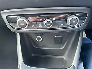 Used 2018 Vauxhall Crossland X Se White - Interior and Exterior details 15