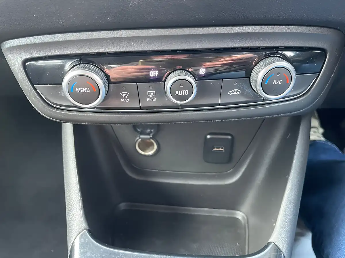Used 2018 Vauxhall Crossland X Se White - Interior and Exterior details 15