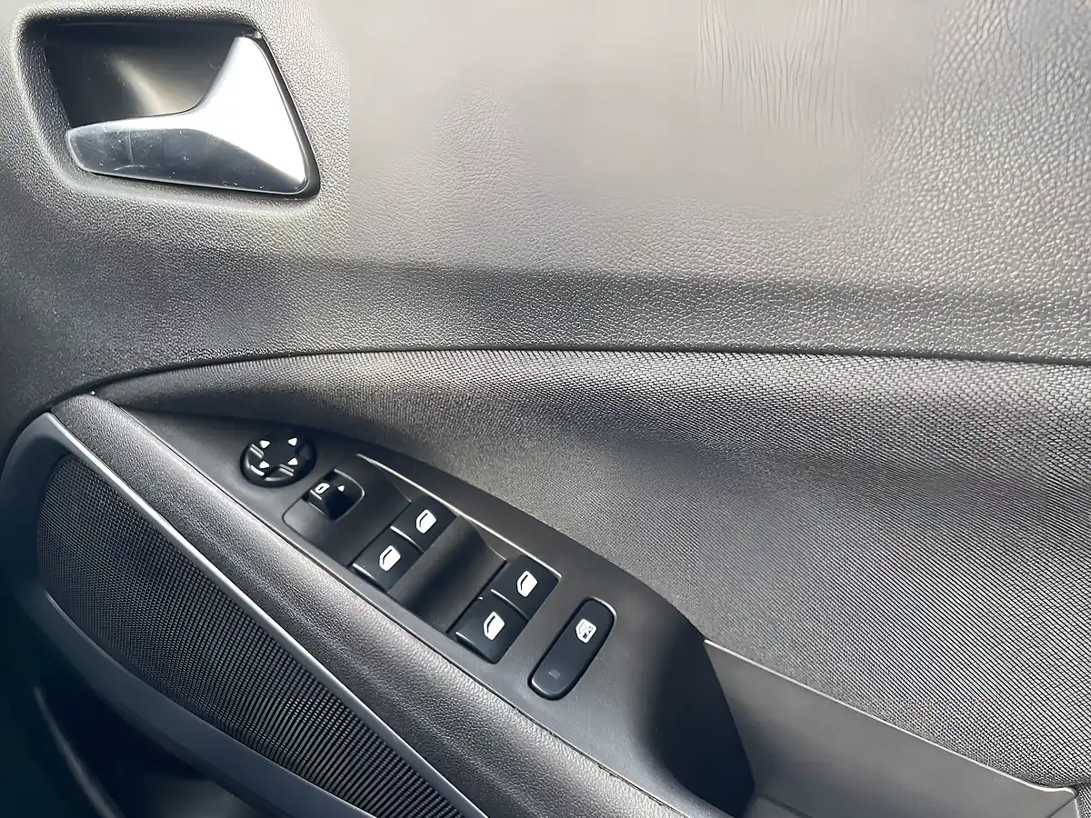 Used 2018 Vauxhall Crossland X Se White - Interior and Exterior details 17
