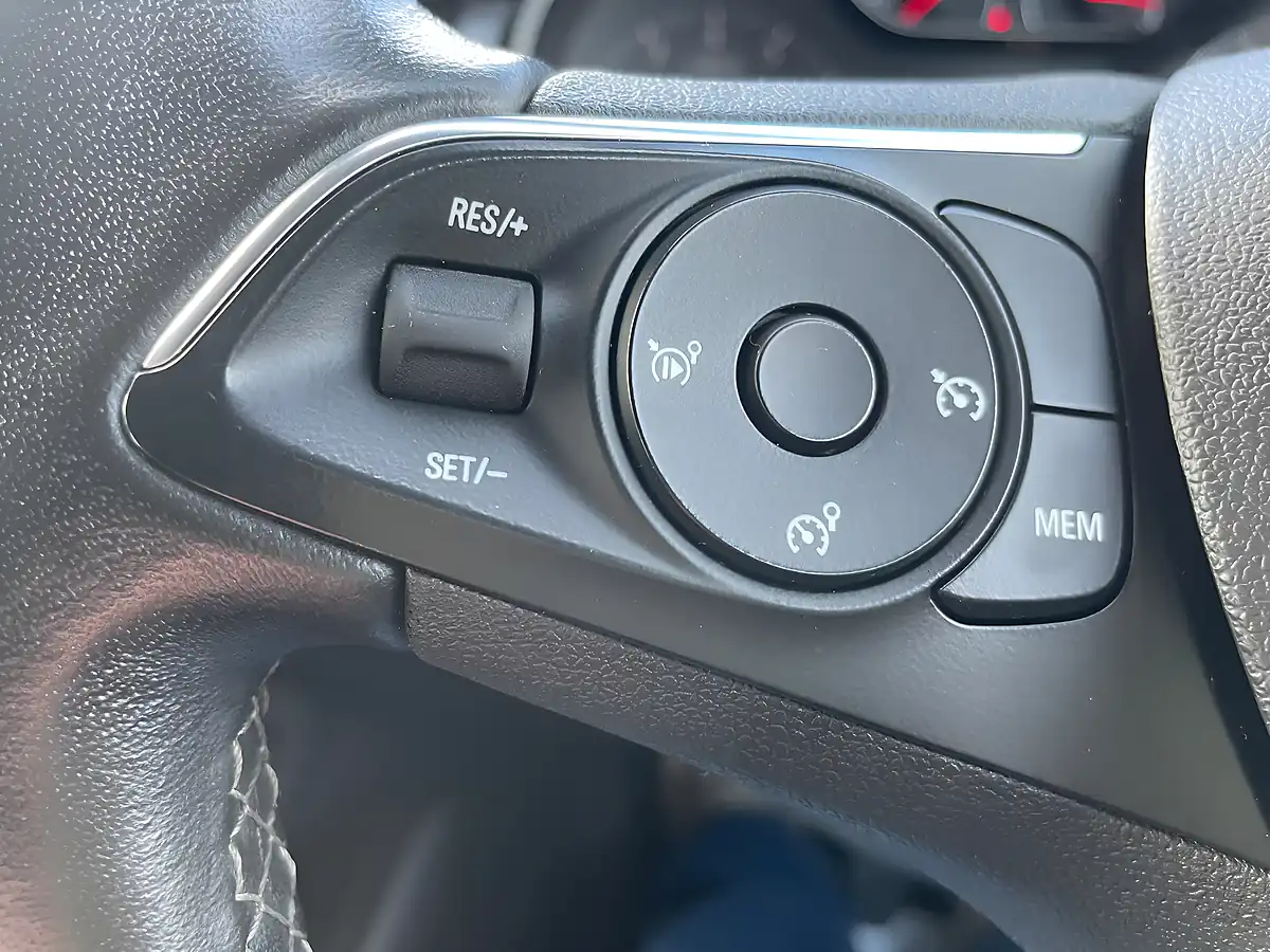 Used 2018 Vauxhall Crossland X Se White - Interior and Exterior details 18