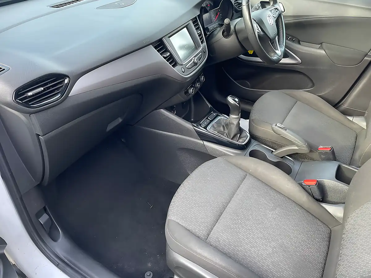 Used 2018 Vauxhall Crossland X Se White - Interior and Exterior details 8