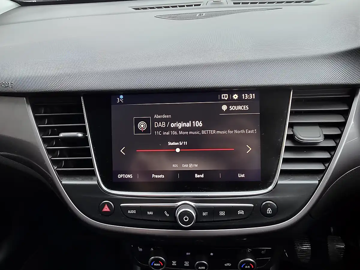 Used 2018 Vauxhall Crossland X Tech Line Nav Red - Interior and Exterior details 10
