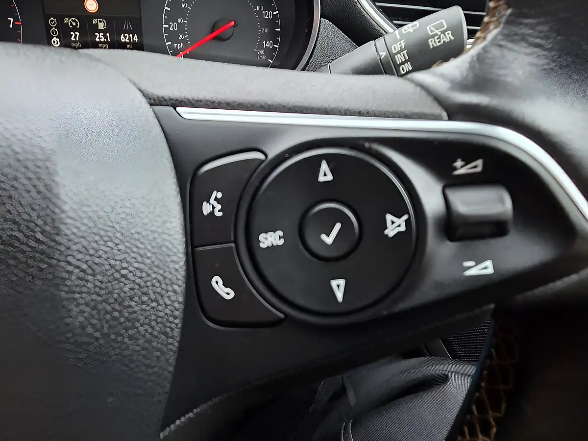 Used 2018 Vauxhall Crossland X Tech Line Nav Red - Interior and Exterior details 14