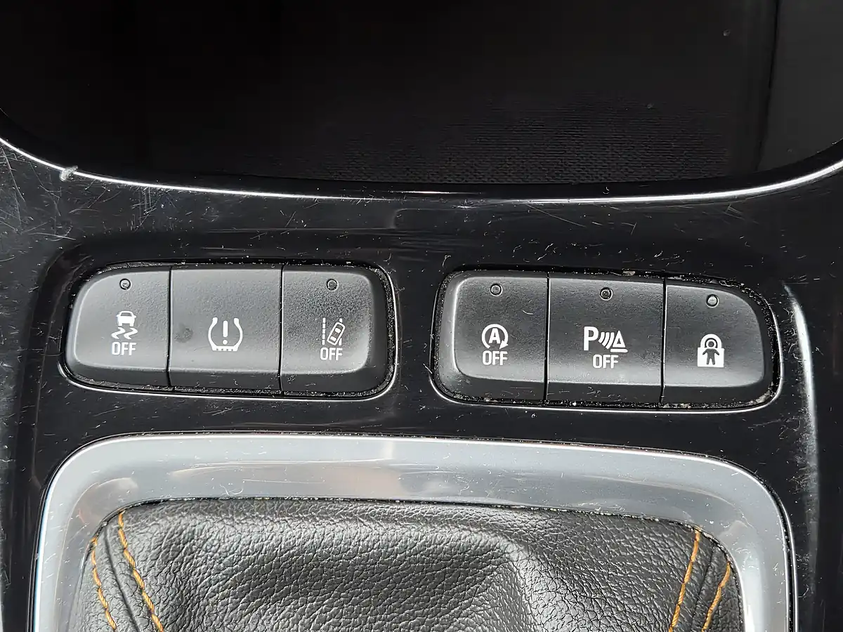 Used 2018 Vauxhall Crossland X Tech Line Nav Red - Interior and Exterior details 15