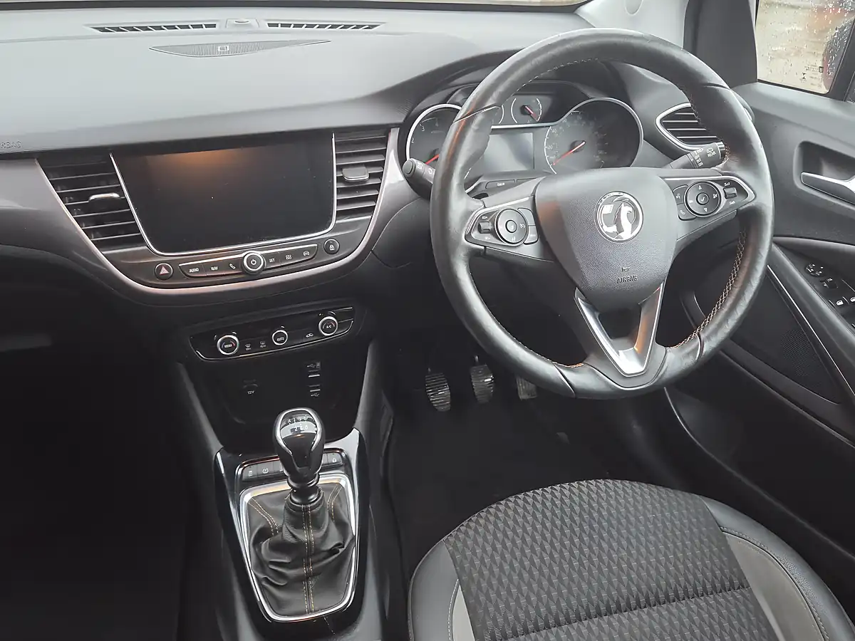 Used 2018 Vauxhall Crossland X Tech Line Nav Red - Interior and Exterior details 7