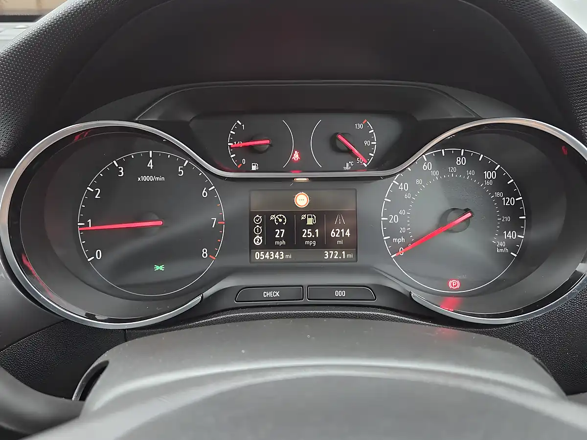 Used 2018 Vauxhall Crossland X Tech Line Nav Red - Interior and Exterior details 9
