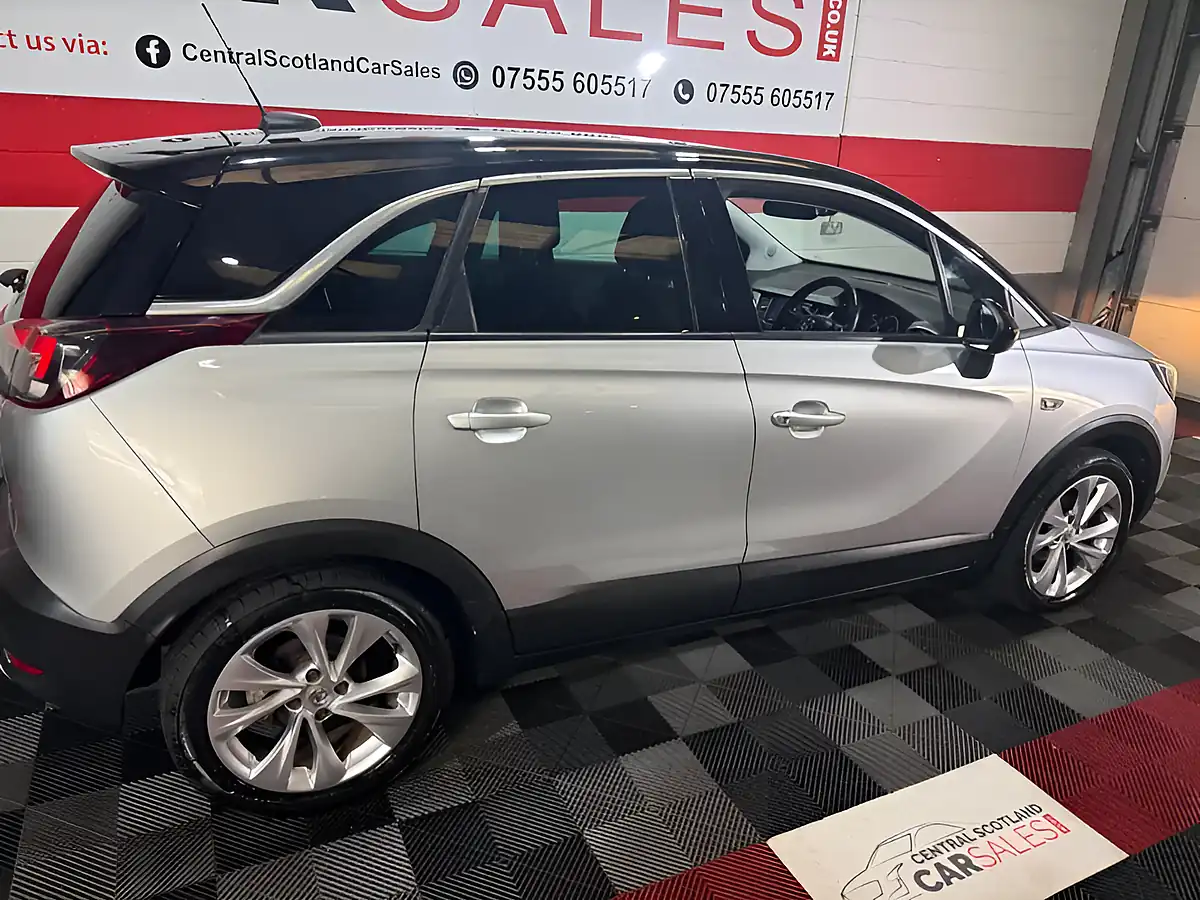 Used 2018 Vauxhall Crossland X Tech Line Nav Silver - Interior and Exterior details 4