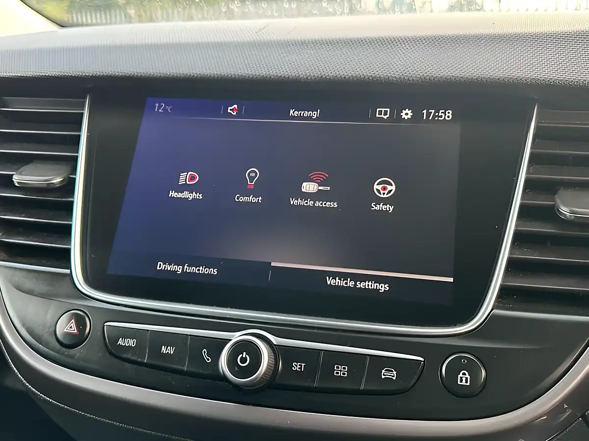 Used 2018 Vauxhall Crossland X Tech Line Nav Silver - Interior and Exterior details 14