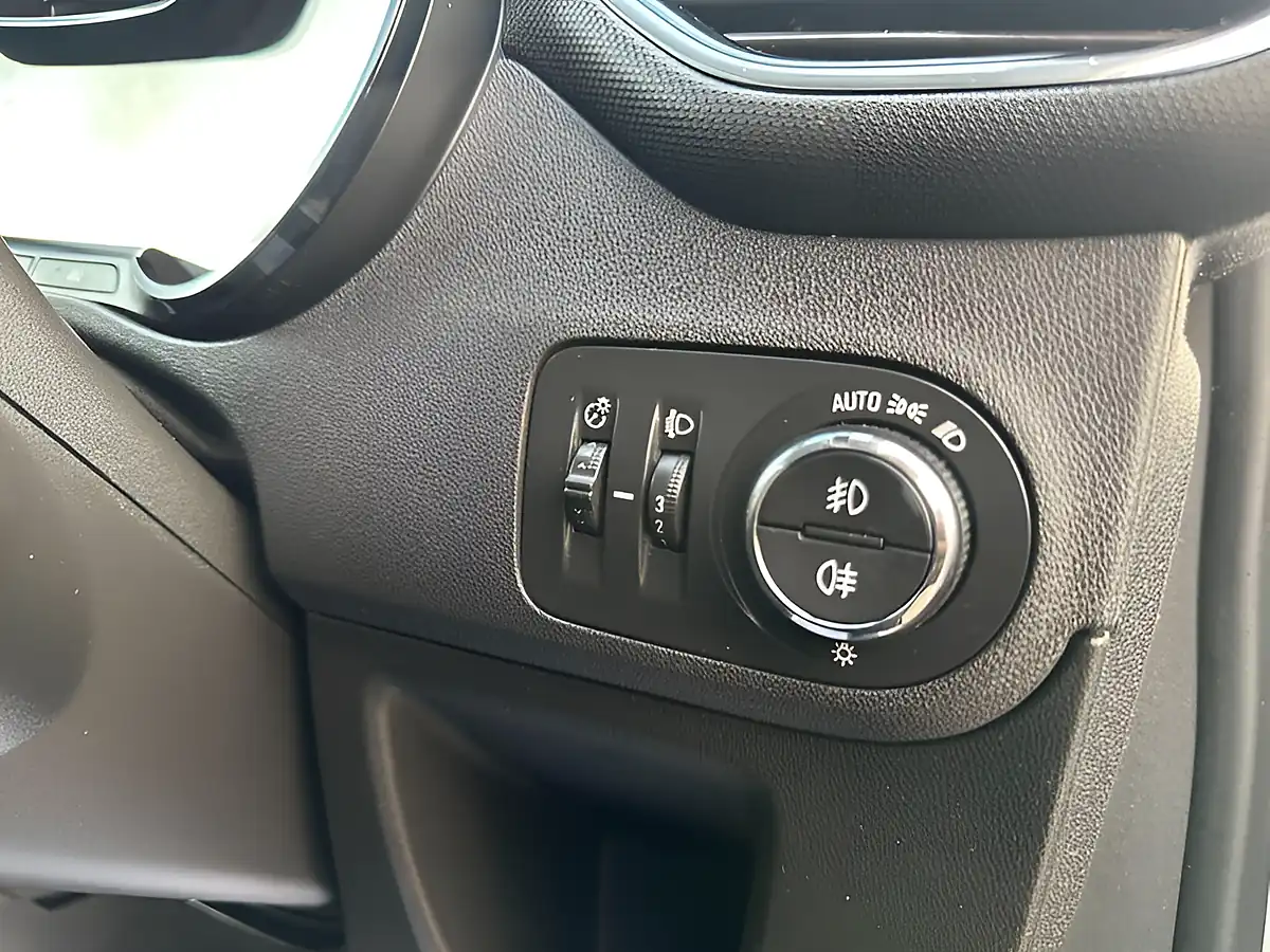 Used 2018 Vauxhall Crossland X Tech Line Nav Silver - Interior and Exterior details 17