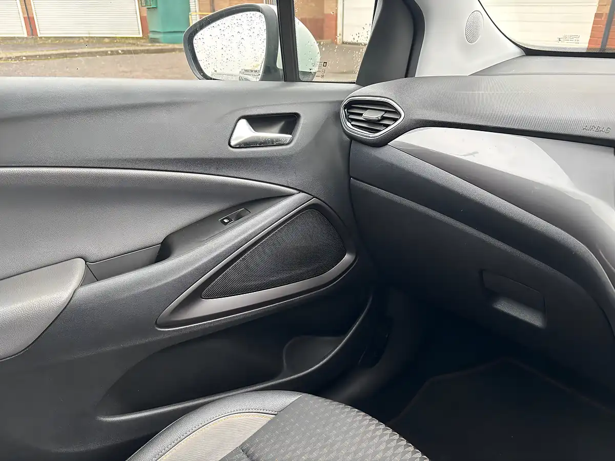 Used 2018 Vauxhall Crossland X Tech Line Nav White - Interior and Exterior details 11