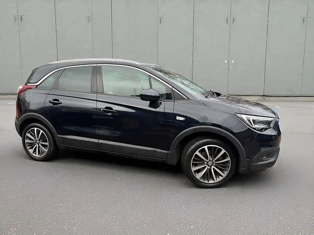 Used 2018 Vauxhall Crossland X Ultimate Blue - Front View