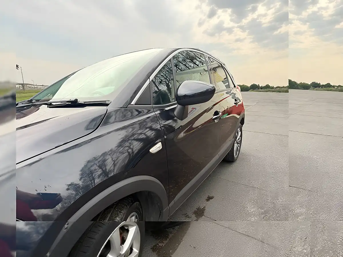 Used 2018 Vauxhall Crossland X Ultimate Blue - Interior and Exterior details 10