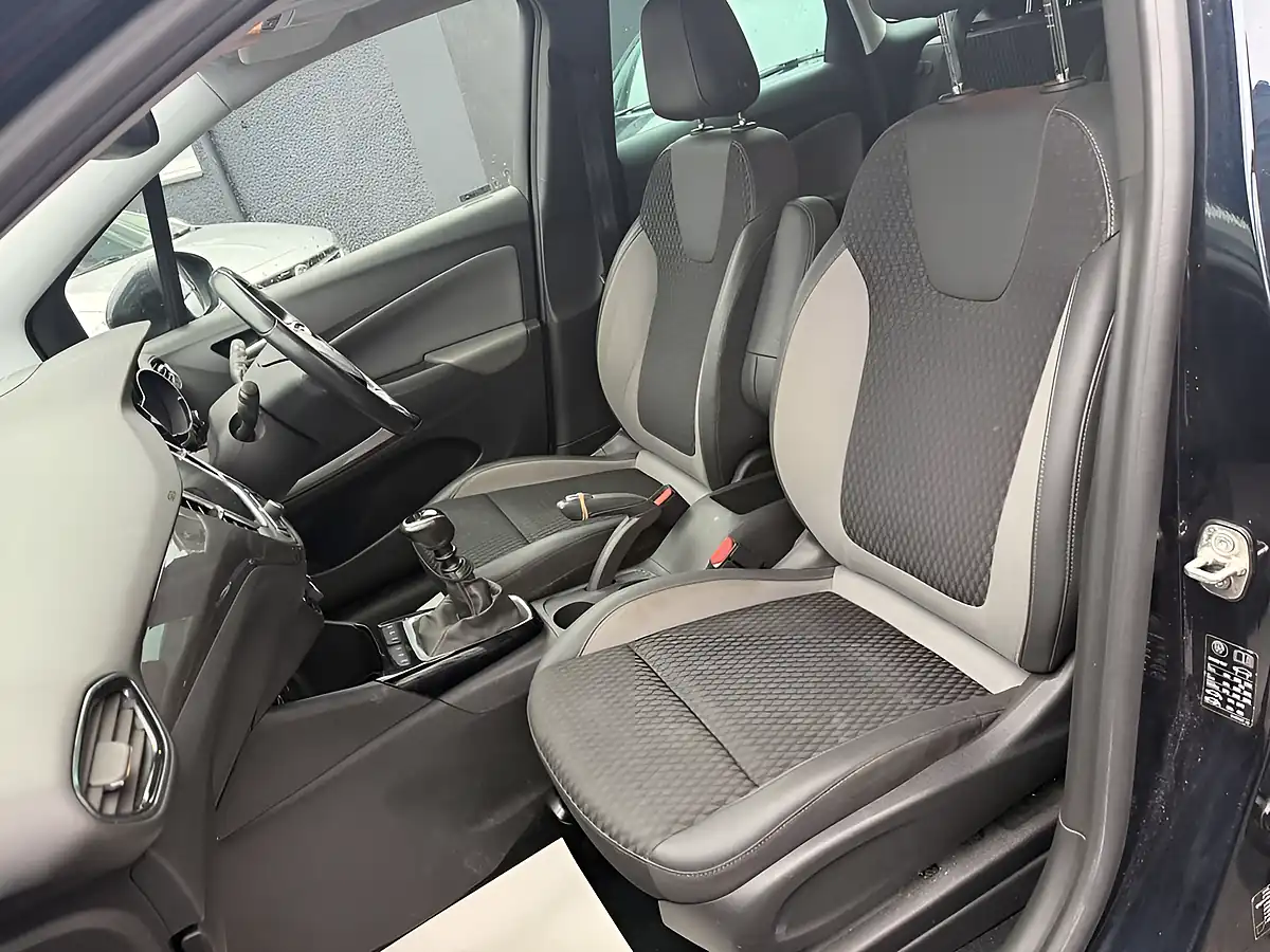 Used 2018 Vauxhall Crossland X Ultimate Blue - Interior and Exterior details 13