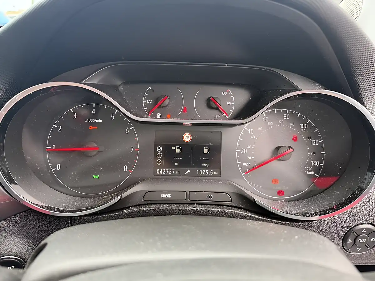 Used 2018 Vauxhall Crossland X Ultimate Blue - Interior and Exterior details 17