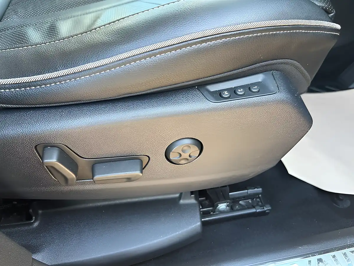 Used 2018 Vauxhall Grandland X Elite Nav Blue - Interior and Exterior details 19