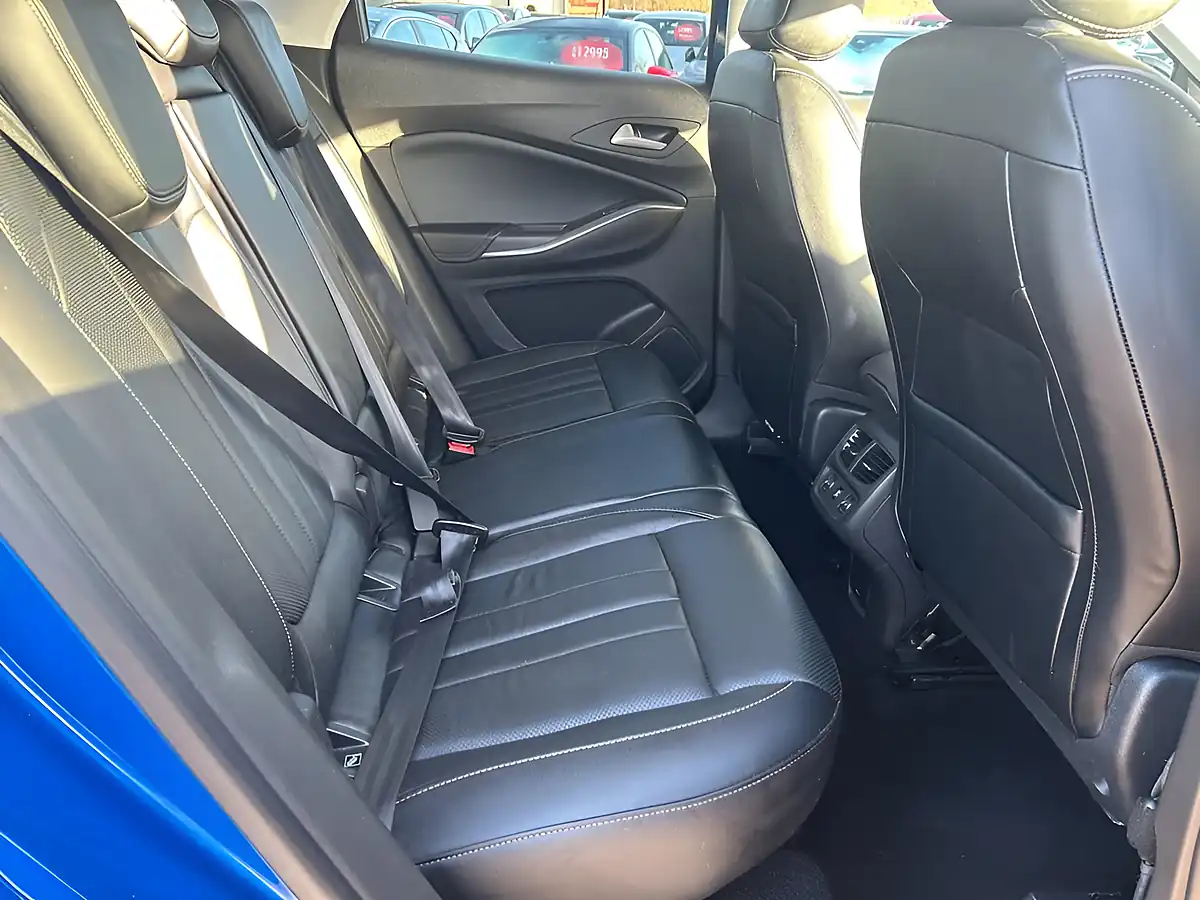 Used 2018 Vauxhall Grandland X Elite Nav Blue - Interior and Exterior details 7