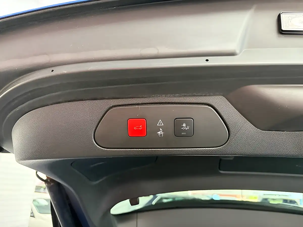Used 2018 Vauxhall Grandland X Elite Nav Blue - Interior and Exterior details 17