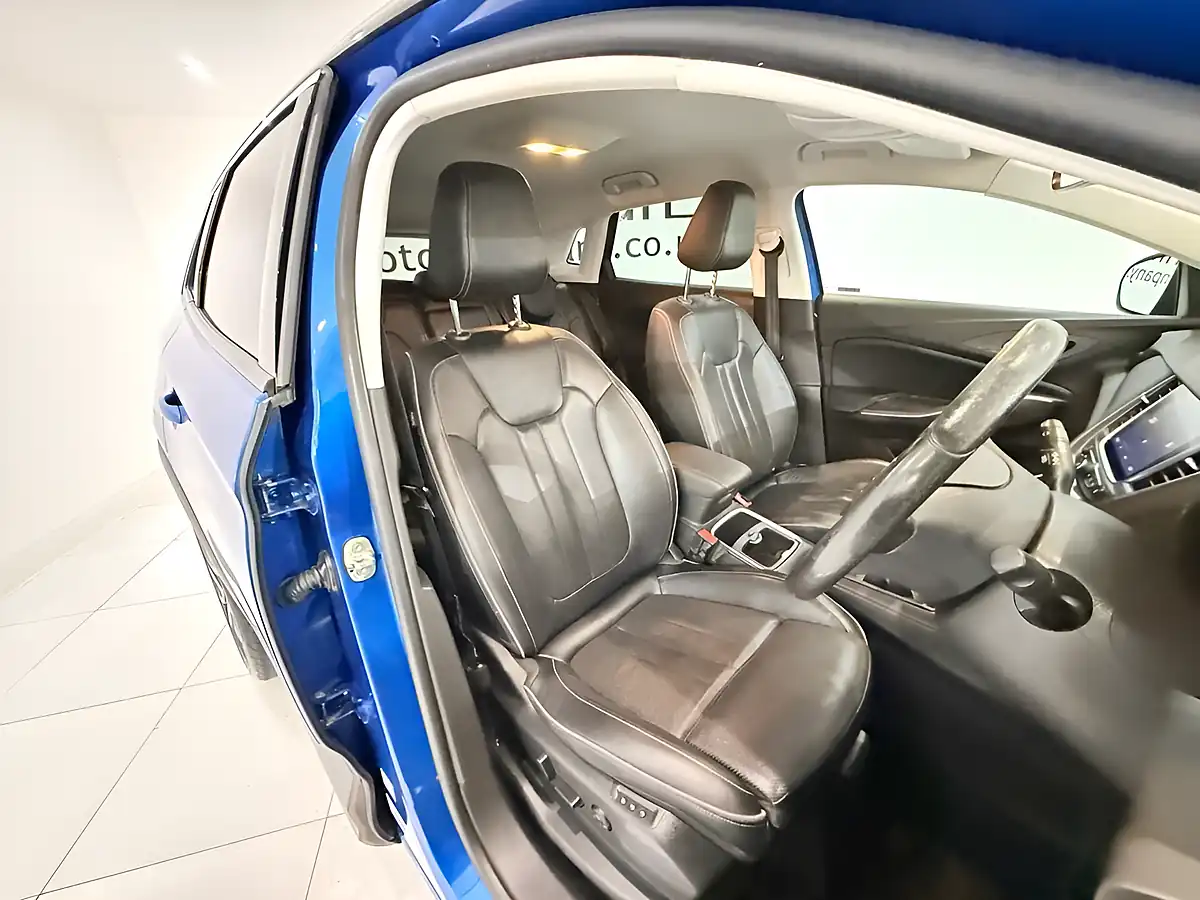 Used 2018 Vauxhall Grandland X Elite Nav Blue - Interior and Exterior details 16