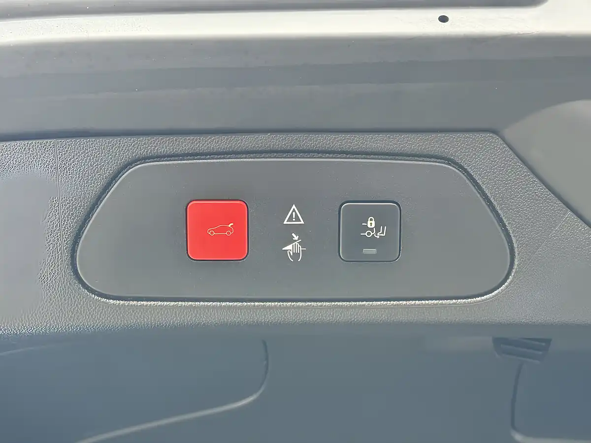 Used 2018 Vauxhall Grandland X Elite Nav Blue - Interior and Exterior details 19