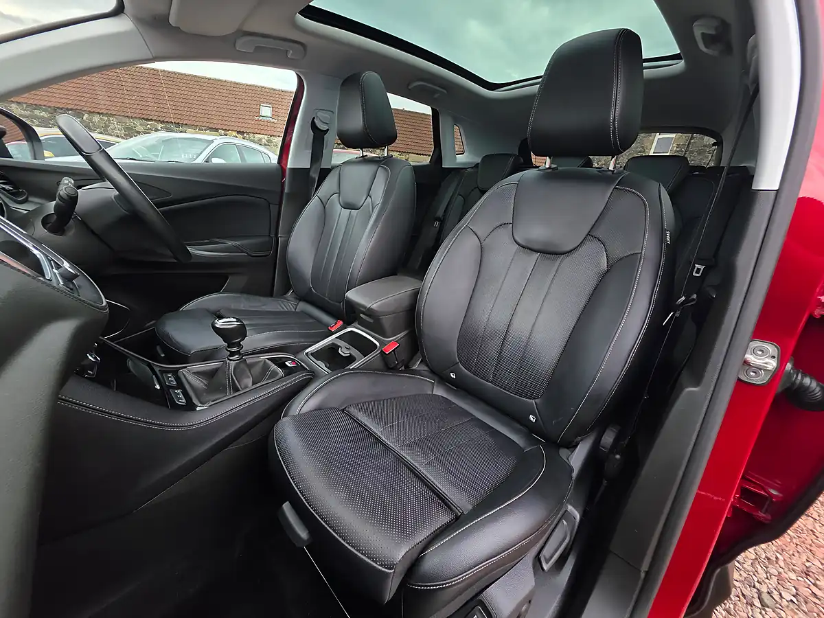 Used 2018 Vauxhall Grandland X Elite Nav Dark Ruby Red Metallic - Interior and Exterior details 10