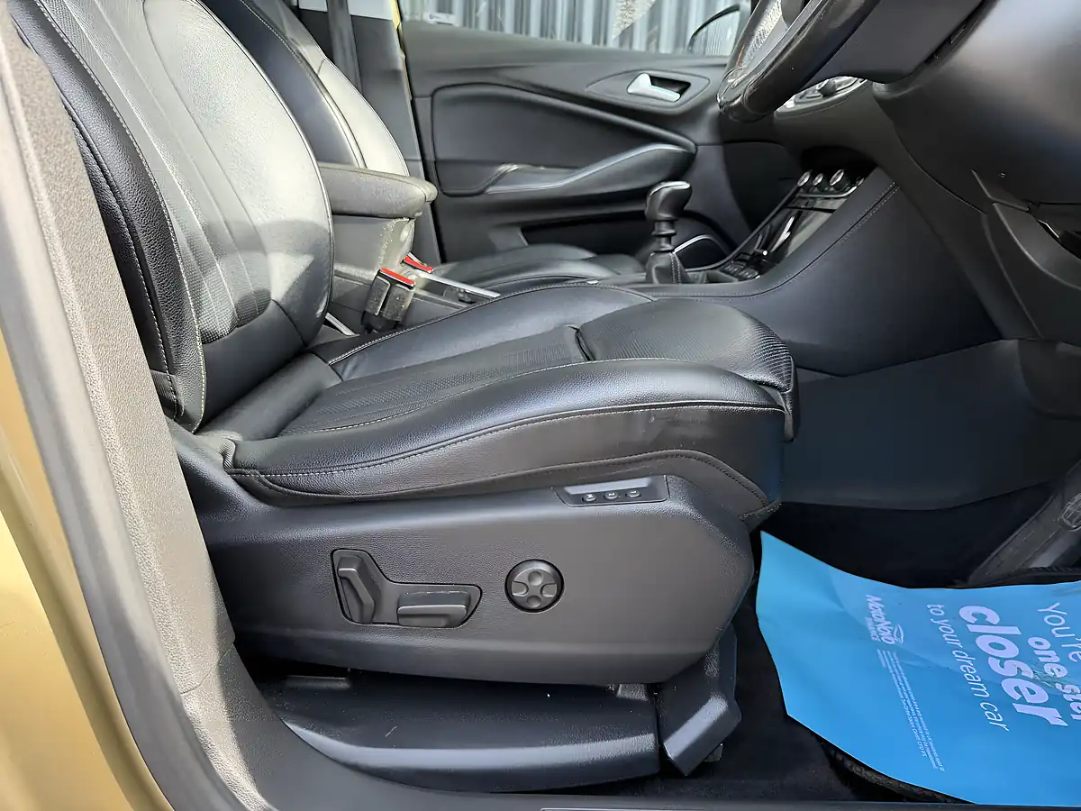 Used 2018 Vauxhall Grandland X Elite Nav Gold - Interior and Exterior details 11