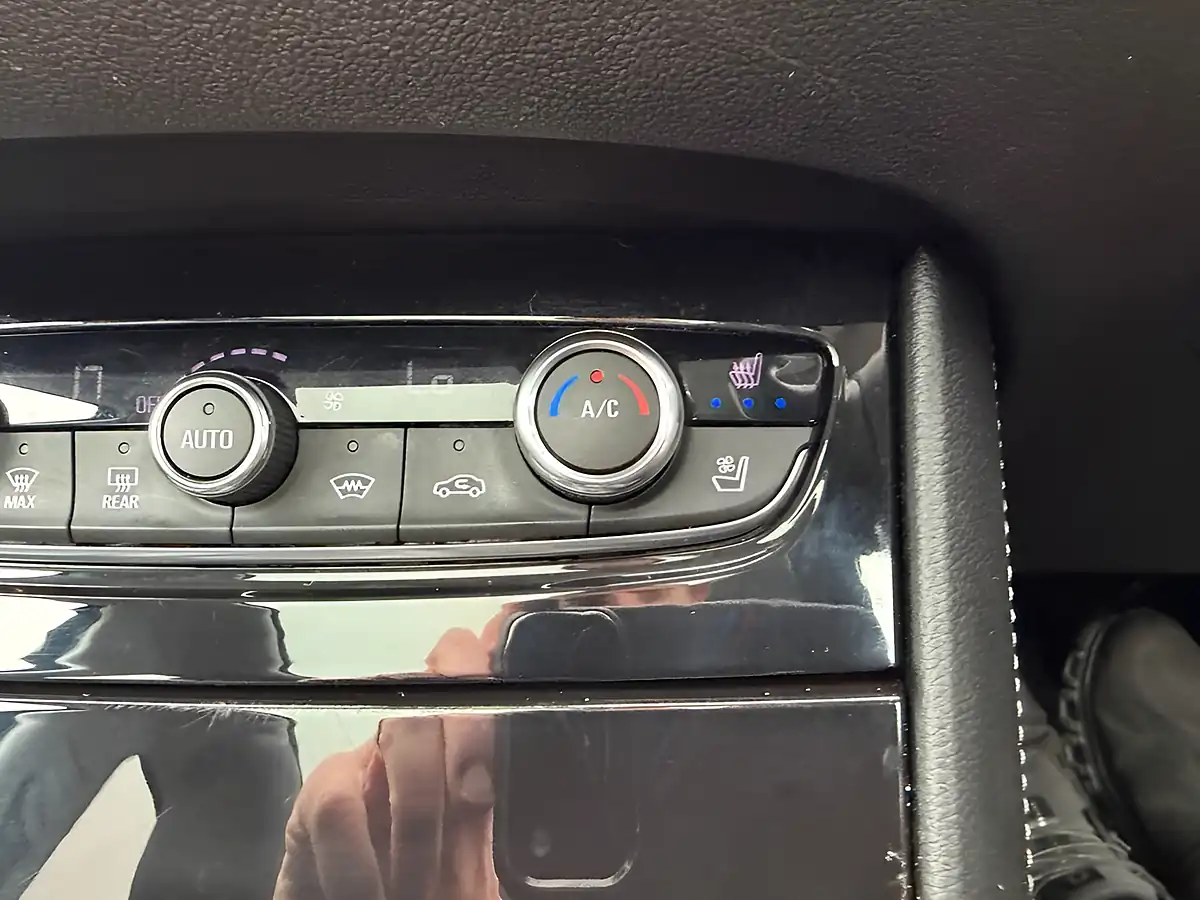 Used 2018 Vauxhall Grandland X Elite Nav Topaz Blue - Interior and Exterior details 20