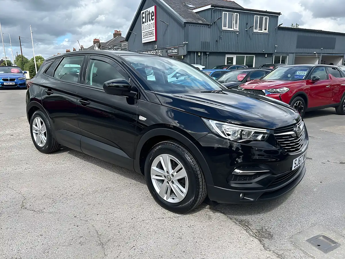Used 2018 Vauxhall Grandland X Se Black - Front View