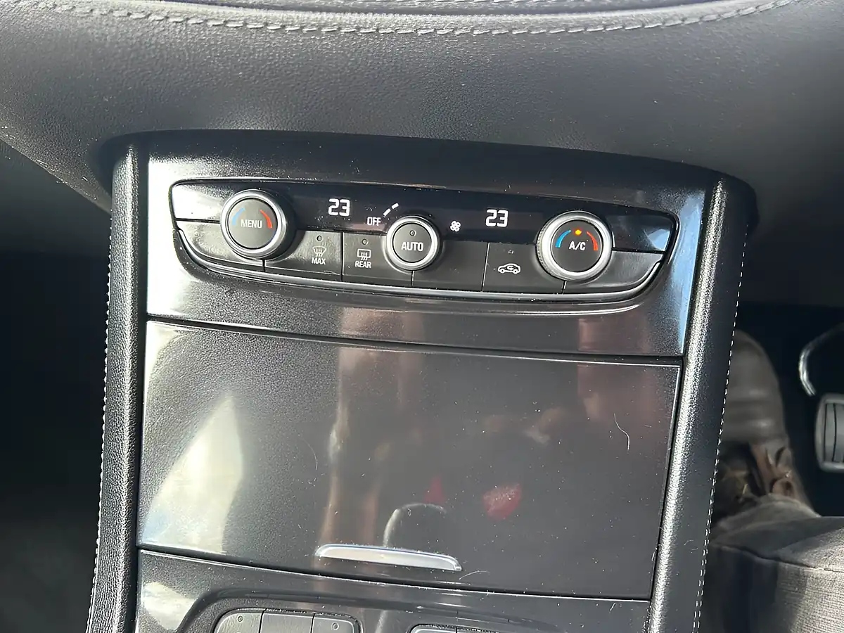 Used 2018 Vauxhall Grandland X Se Black - Interior and Exterior details 9