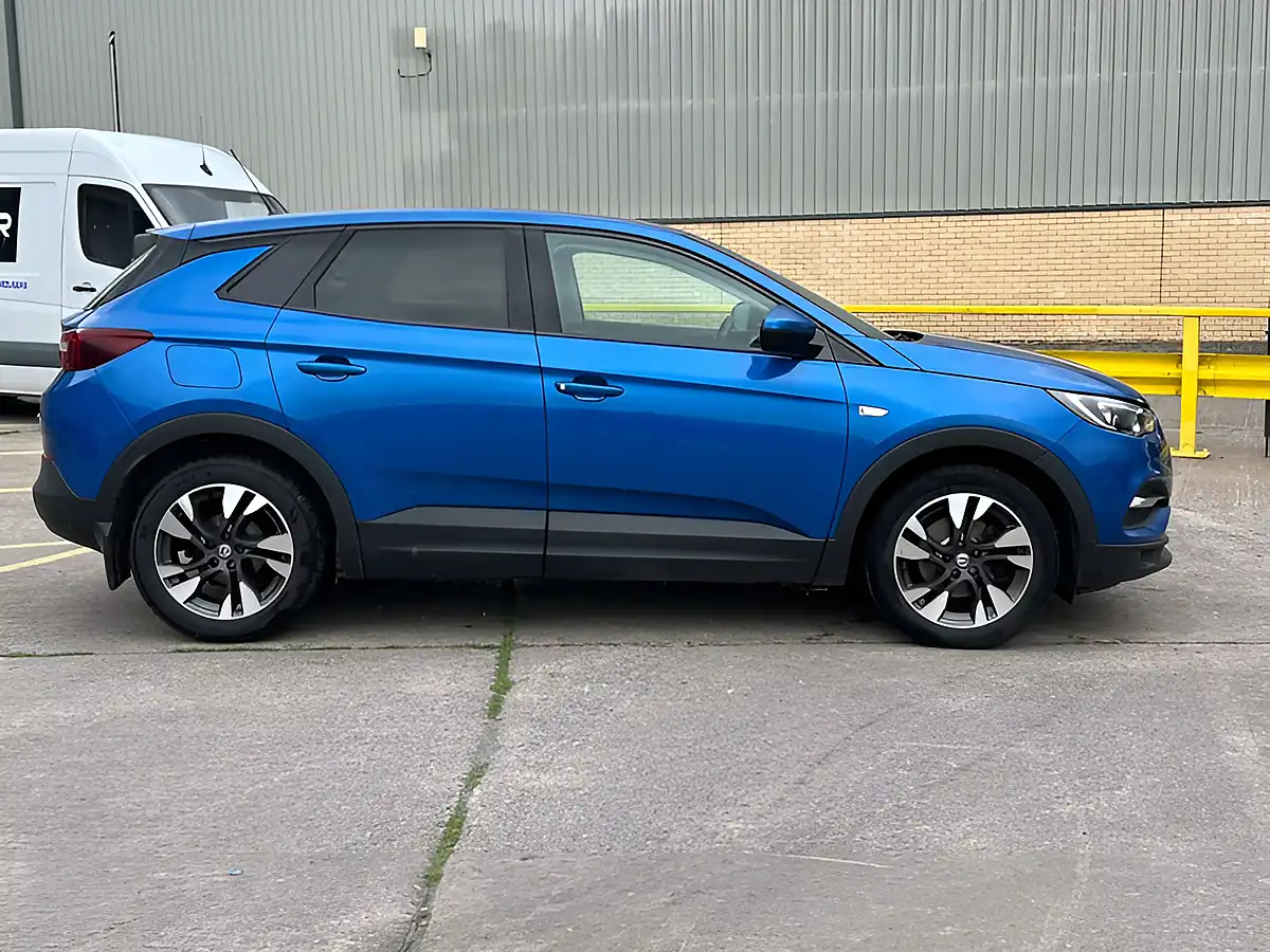 Used 2018 Vauxhall Grandland X Se Blue - Interior and Exterior details 3