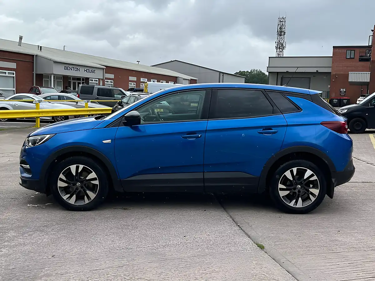 Used 2018 Vauxhall Grandland X Se Blue - Interior and Exterior details 9
