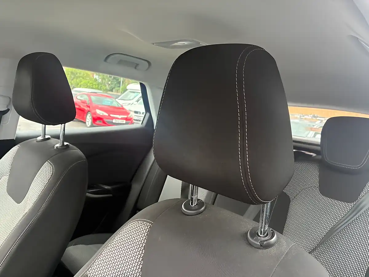 Used 2018 Vauxhall Grandland X Se Blue - Interior and Exterior details 12