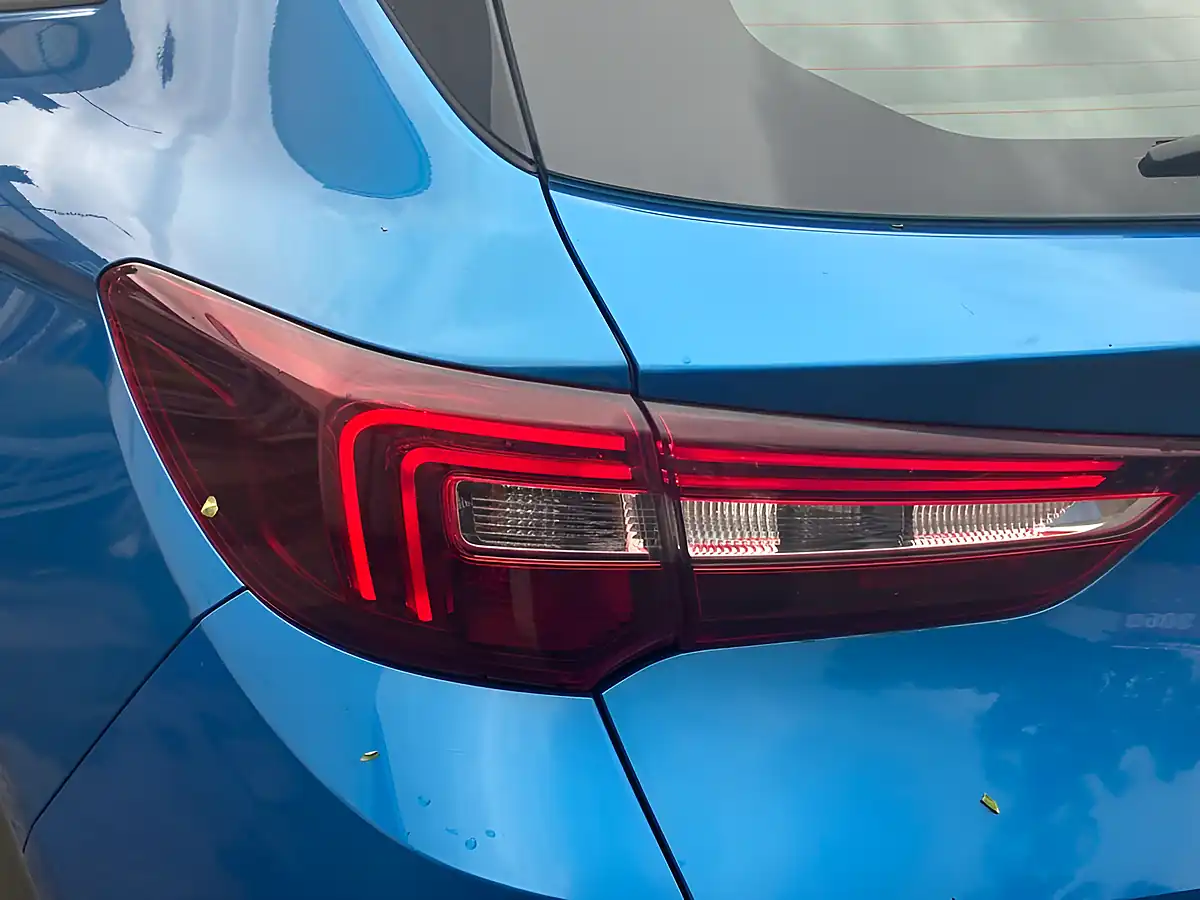 Used 2018 Vauxhall Grandland X Se Blue - Interior and Exterior details 18