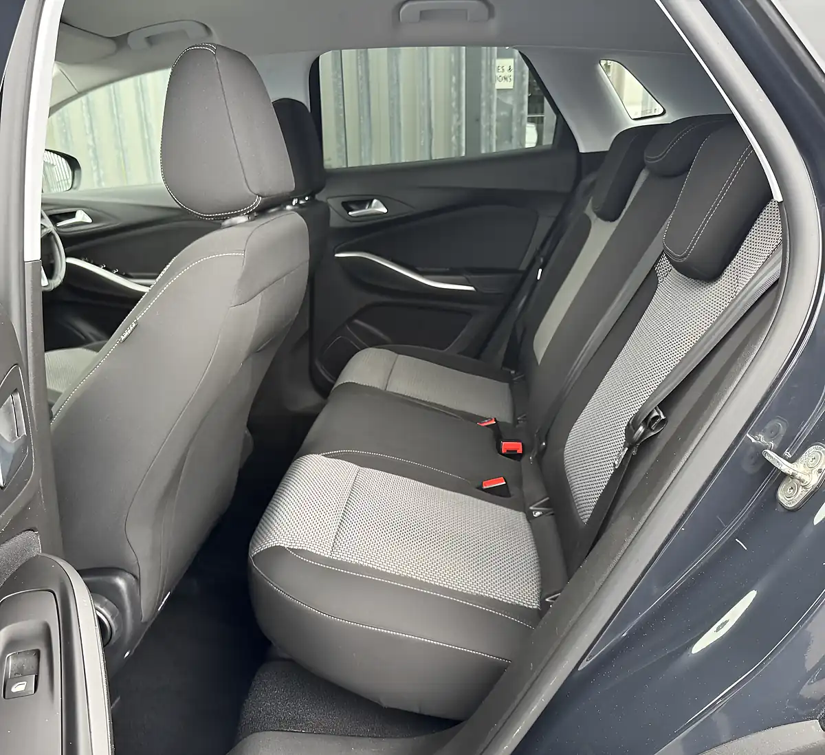 Used 2018 Vauxhall Grandland X Se Green - Interior and Exterior details 11