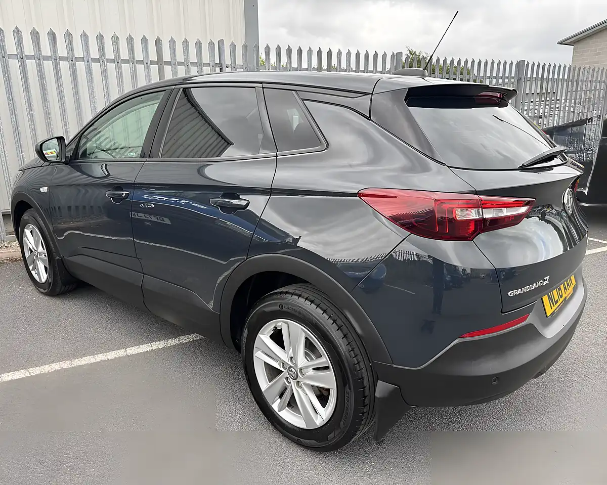 Used 2018 Vauxhall Grandland X Se Green - Interior and Exterior details 4