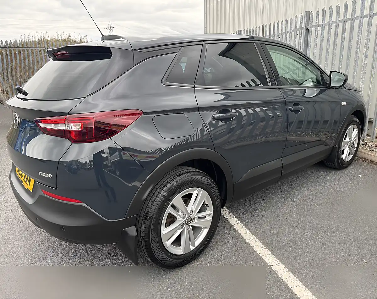 Used 2018 Vauxhall Grandland X Se Green - Interior and Exterior details 5