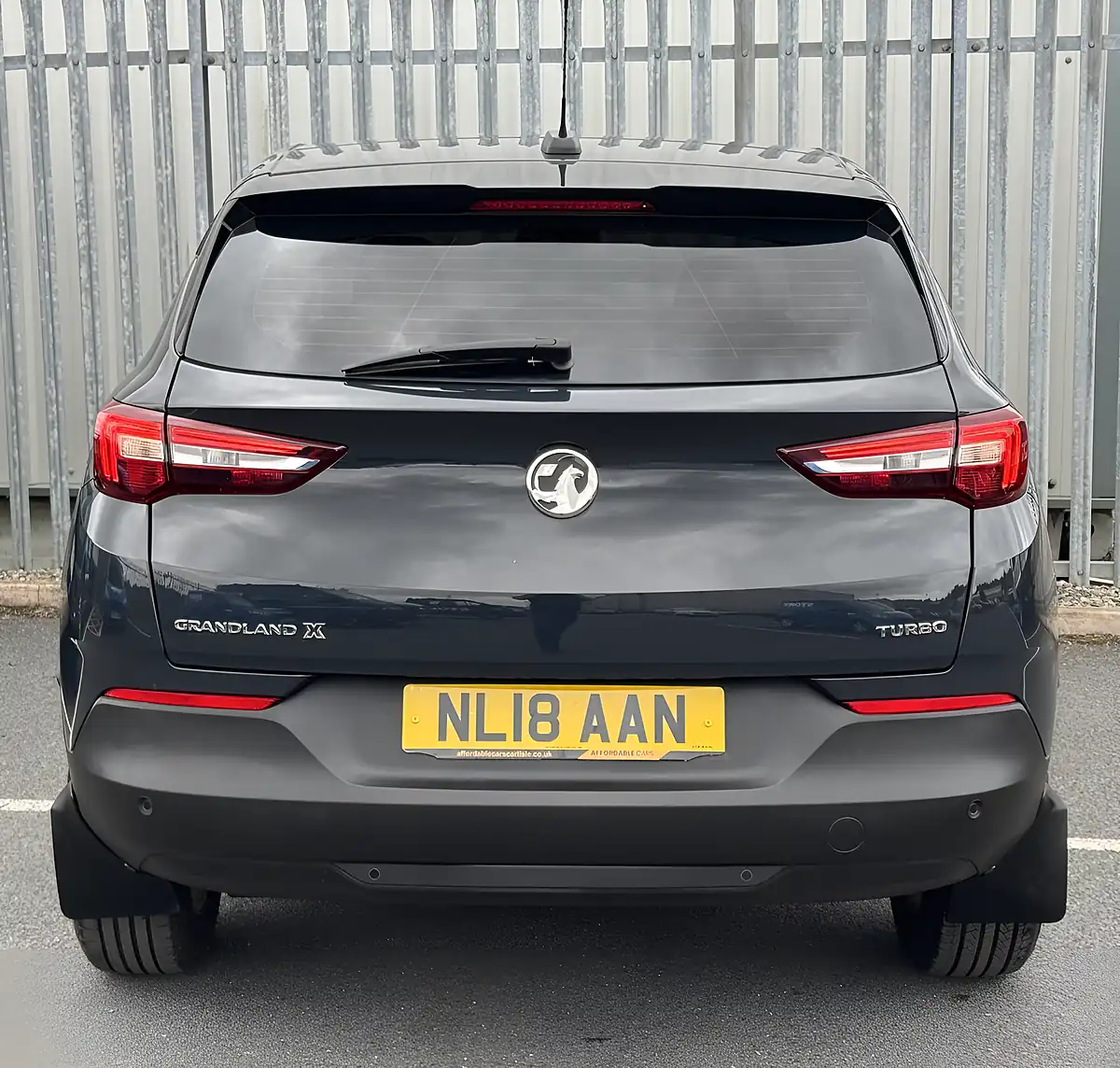 Used 2018 Vauxhall Grandland X Se Green - Interior and Exterior details 6