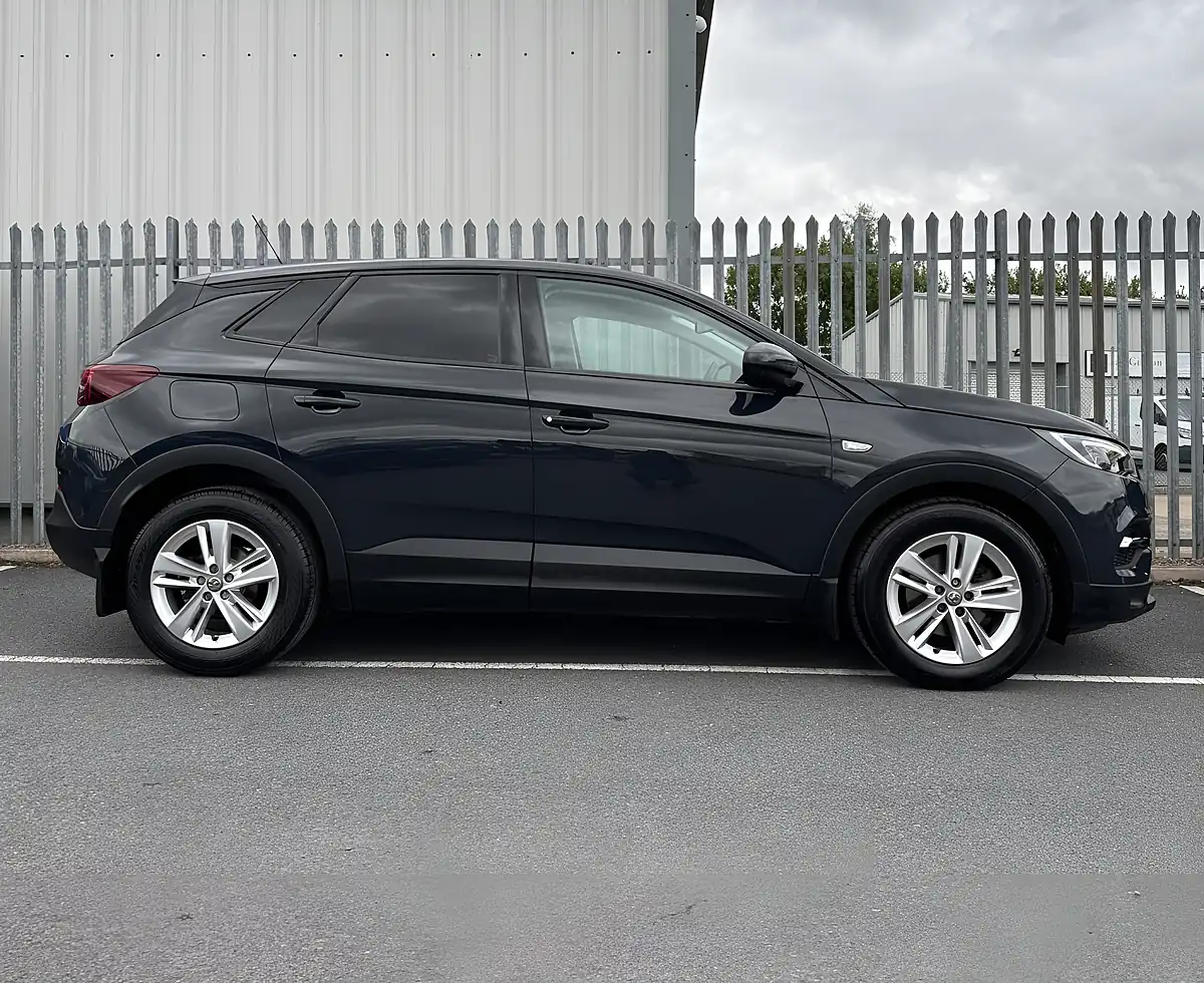 Used 2018 Vauxhall Grandland X Se Green - Interior and Exterior details 7