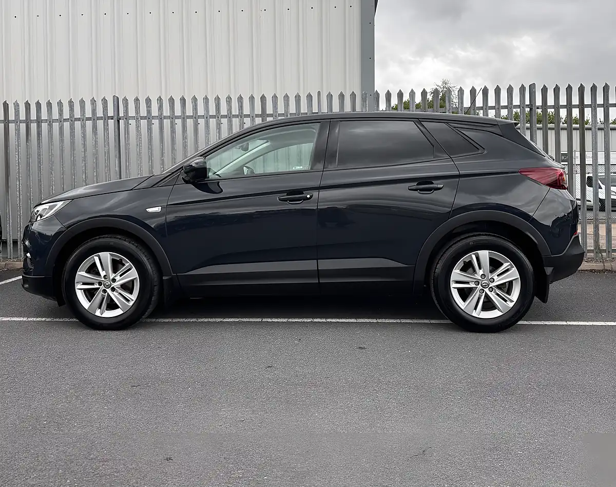 Used 2018 Vauxhall Grandland X Se Green - Interior and Exterior details 8