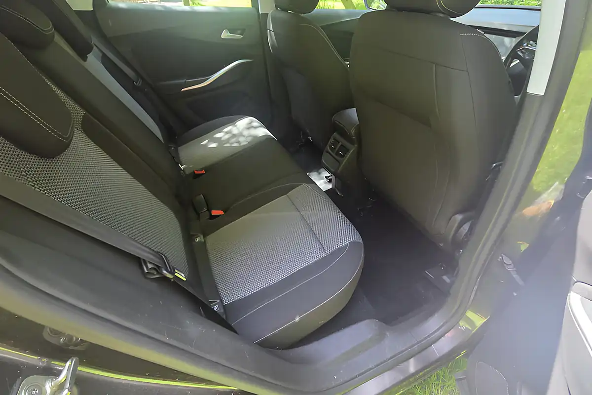 Used 2018 Vauxhall Grandland X Se Grey - Interior and Exterior details 10