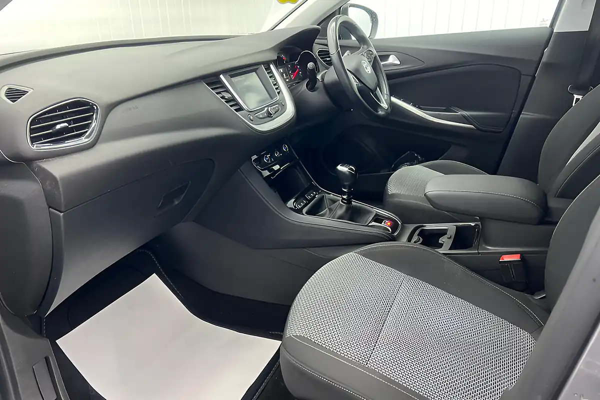 Used 2018 Vauxhall Grandland X Se Grey - Interior and Exterior details 12
