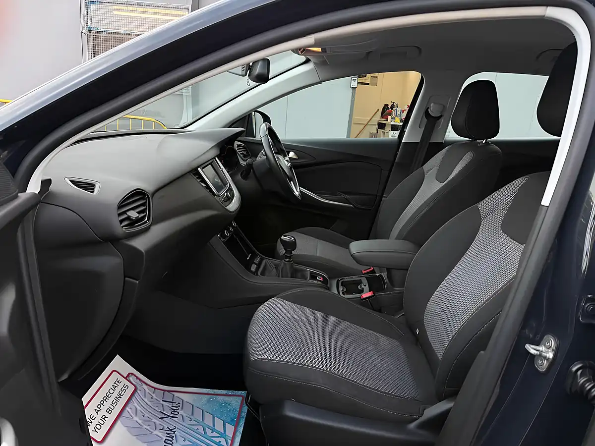 Used 2018 Vauxhall Grandland X Se Grey - Interior and Exterior details 11