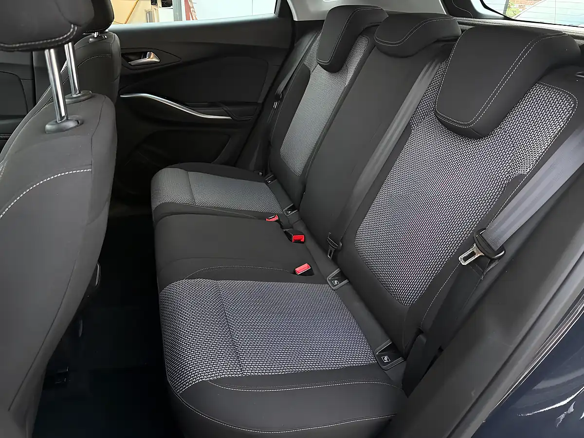 Used 2018 Vauxhall Grandland X Se Grey - Interior and Exterior details 12