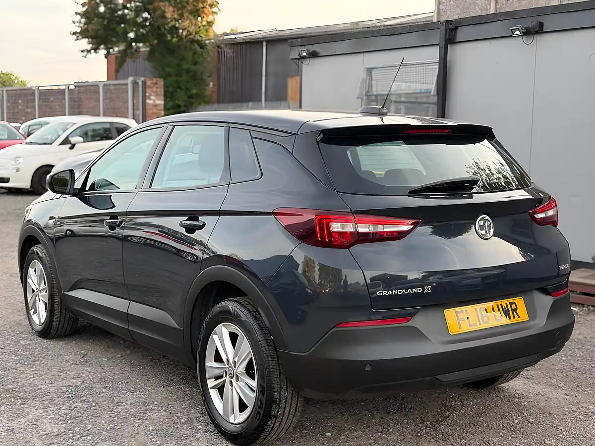 Used 2018 Vauxhall Grandland X Se Grey - Interior and Exterior details 5