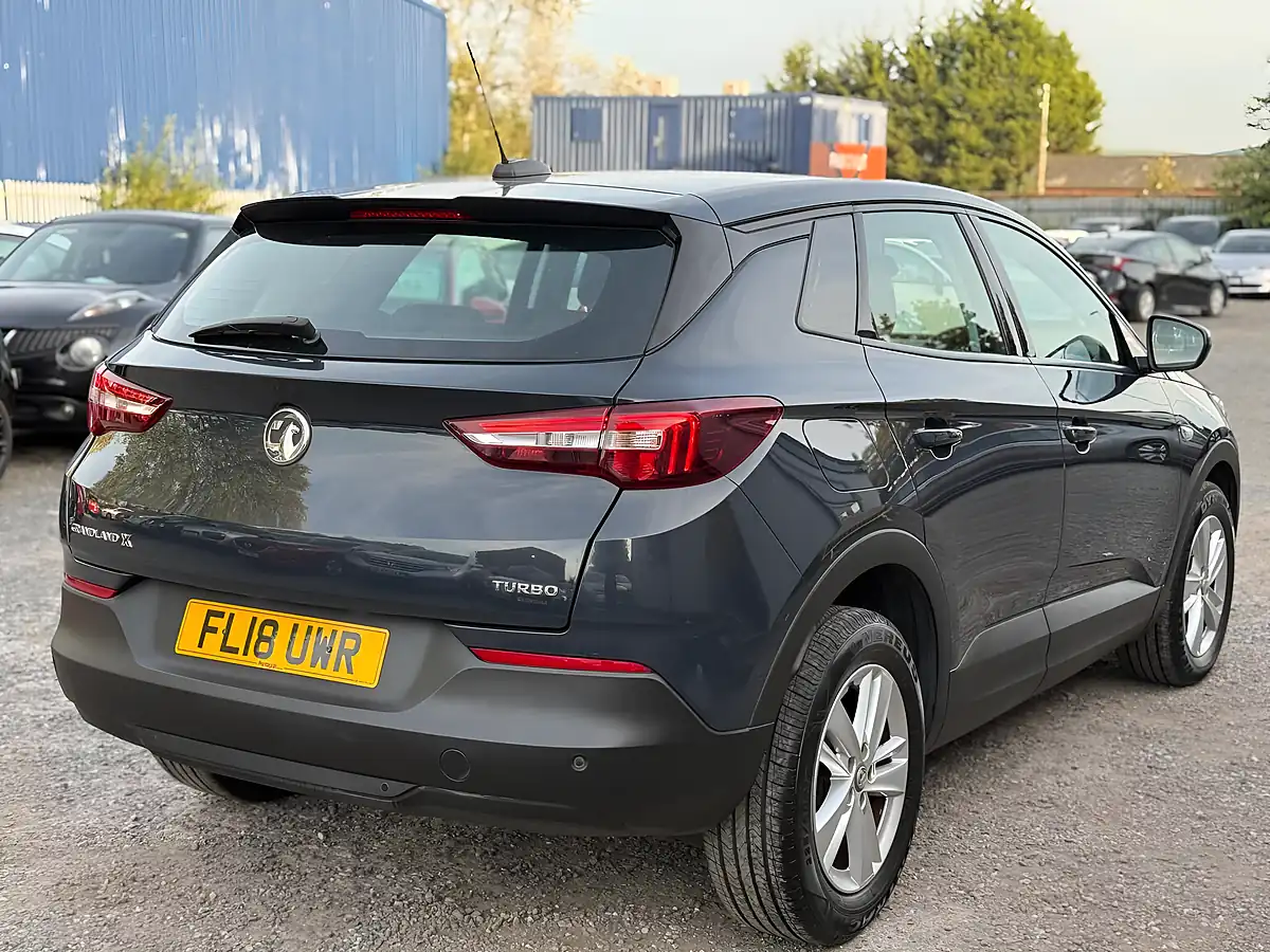 Used 2018 Vauxhall Grandland X Se Grey - Interior and Exterior details 8