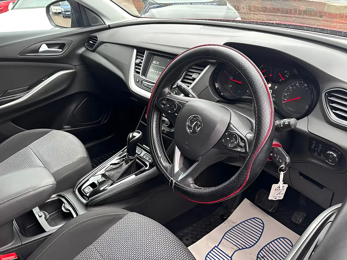 Used 2018 Vauxhall Grandland X Se Red - Interior and Exterior details 12