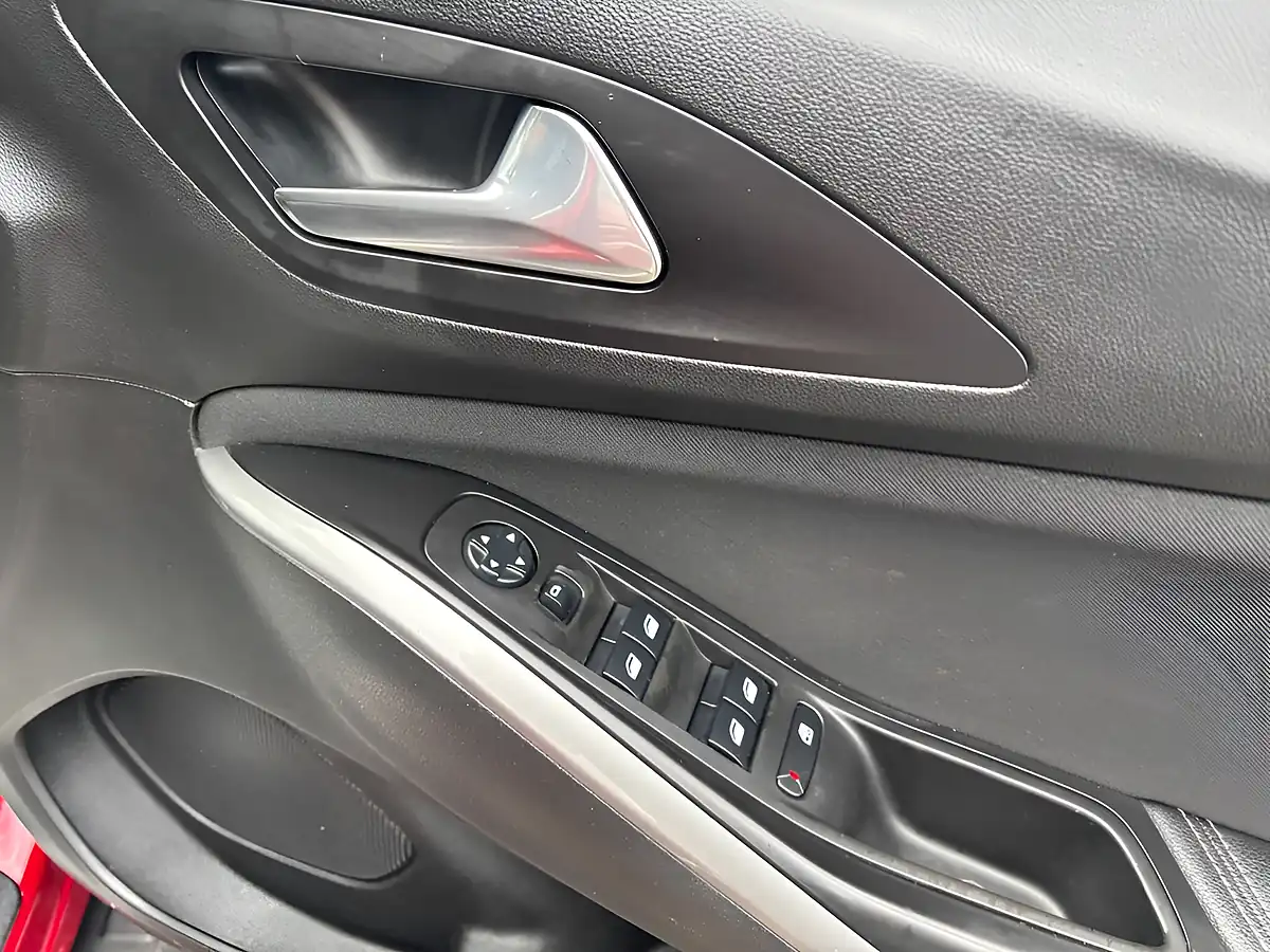 Used 2018 Vauxhall Grandland X Se Red - Interior and Exterior details 14