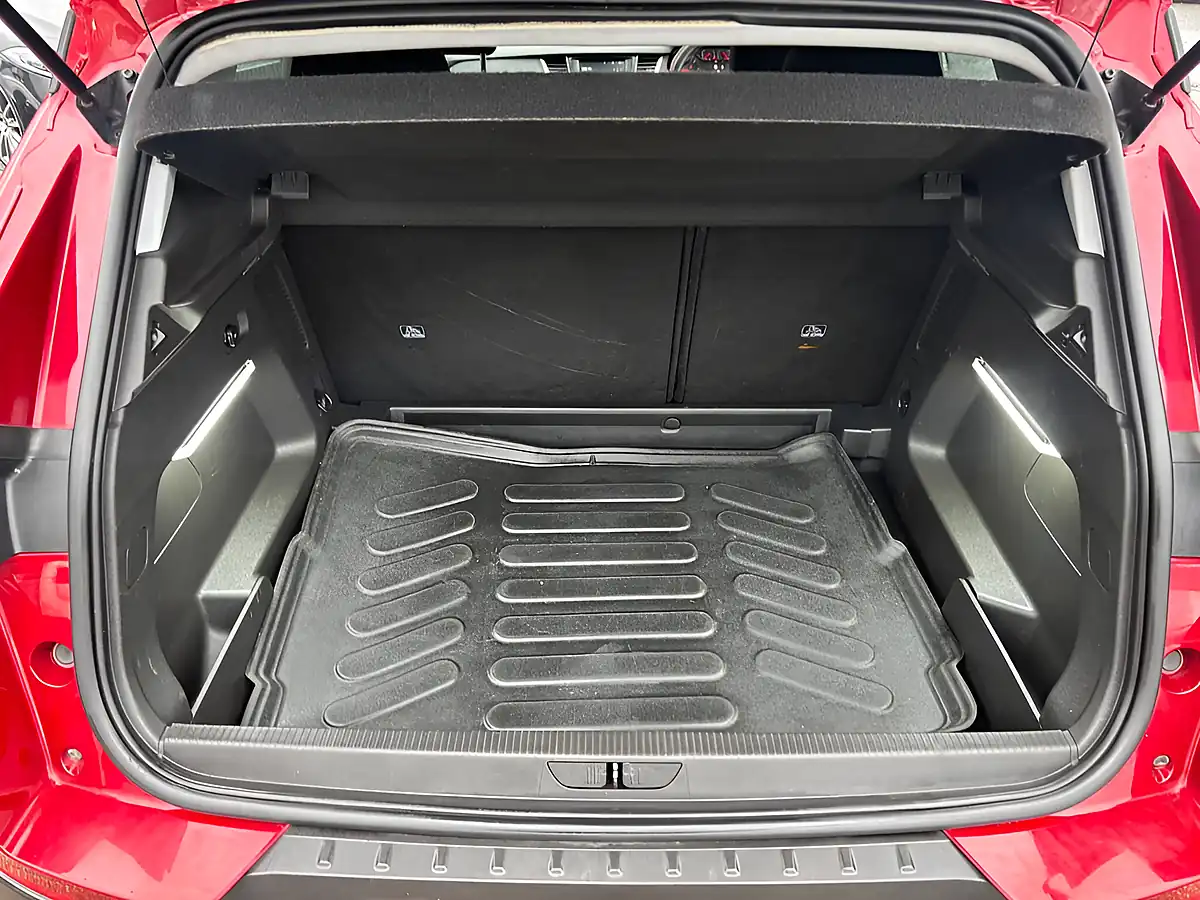 Used 2018 Vauxhall Grandland X Se Red - Interior and Exterior details 18