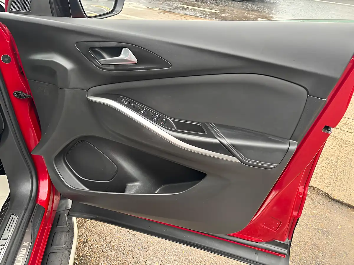 Used 2018 Vauxhall Grandland X Se Red - Interior and Exterior details 19