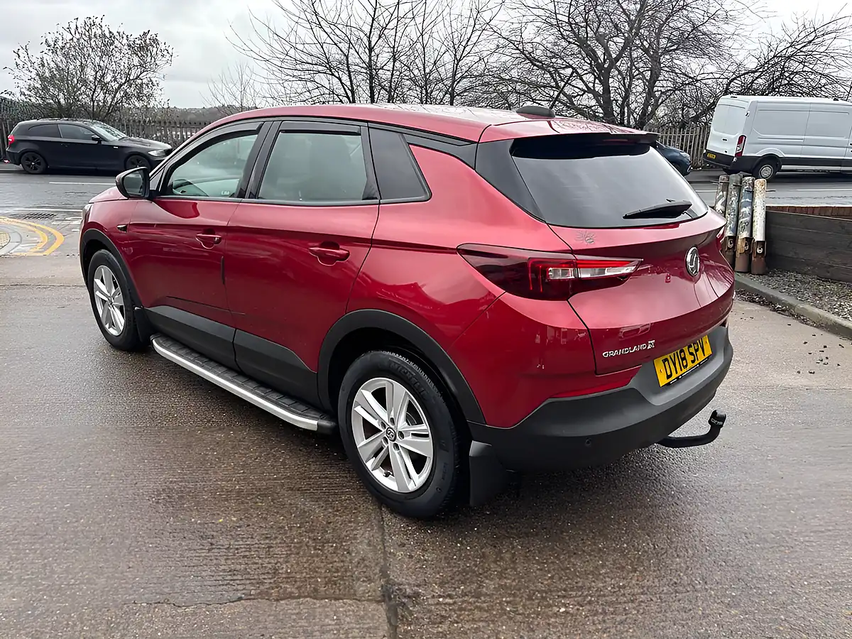 Used 2018 Vauxhall Grandland X Se Red - Interior and Exterior details 9