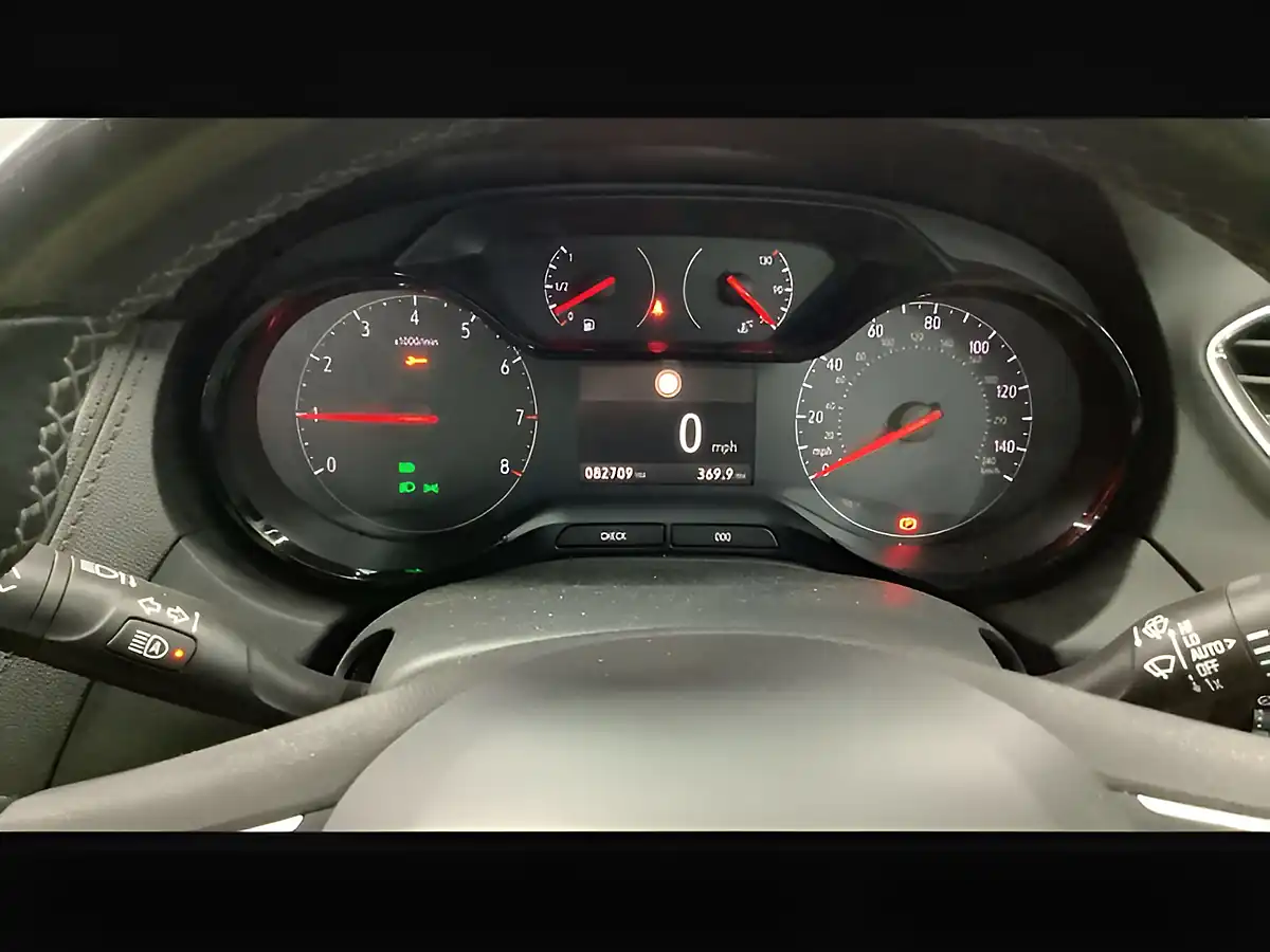 Used 2018 Vauxhall Grandland X Se T Green - Interior and Exterior details 12